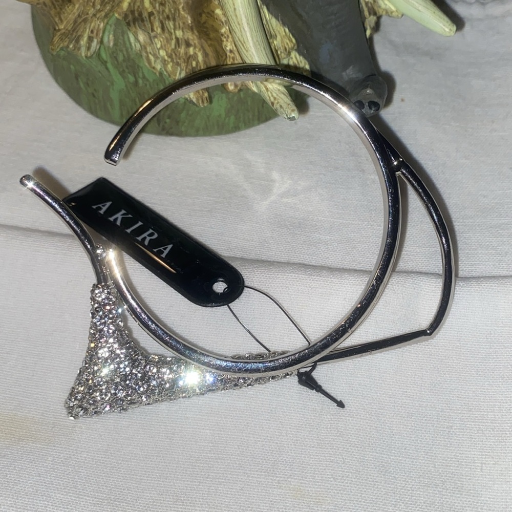 AKIRA Silver Sparkle Bracelet!